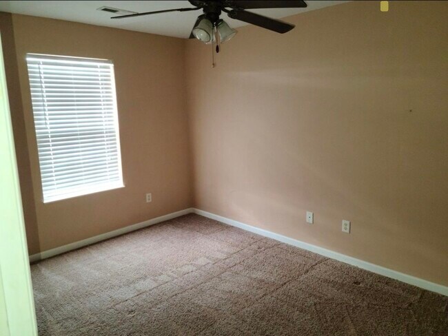 Building Photo - 904 Glendower Way