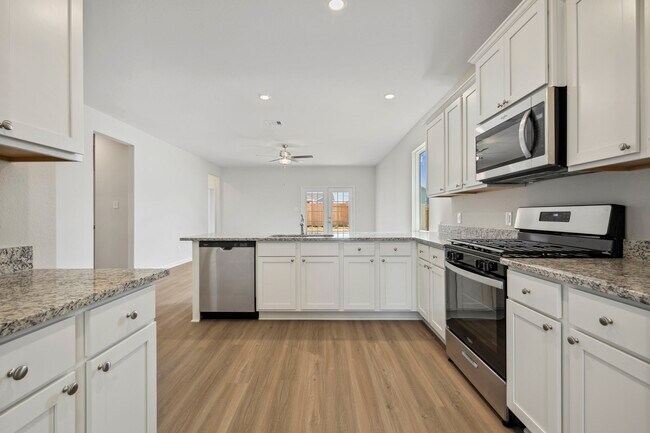 Foto del edificio - 335 Kingston Wy