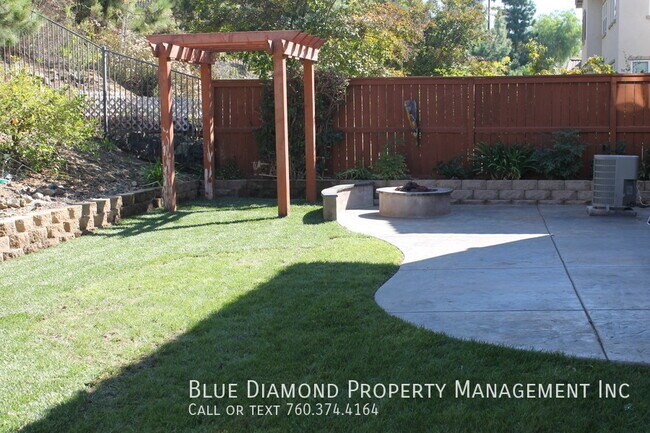 Building Photo - Spacious 5 BR, 3 BA in San Elijo Hills