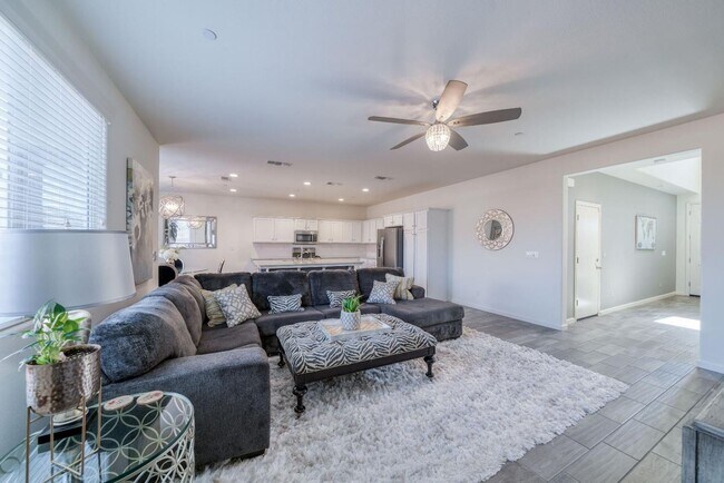 Foto del edificio - 3 br, 2.5 bath House - 3931 Griffith Ave