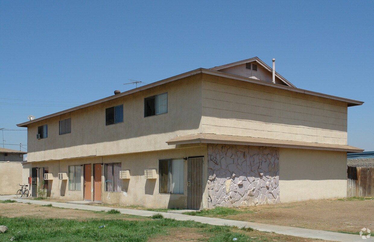 Building Photo - 940 N Cota St
