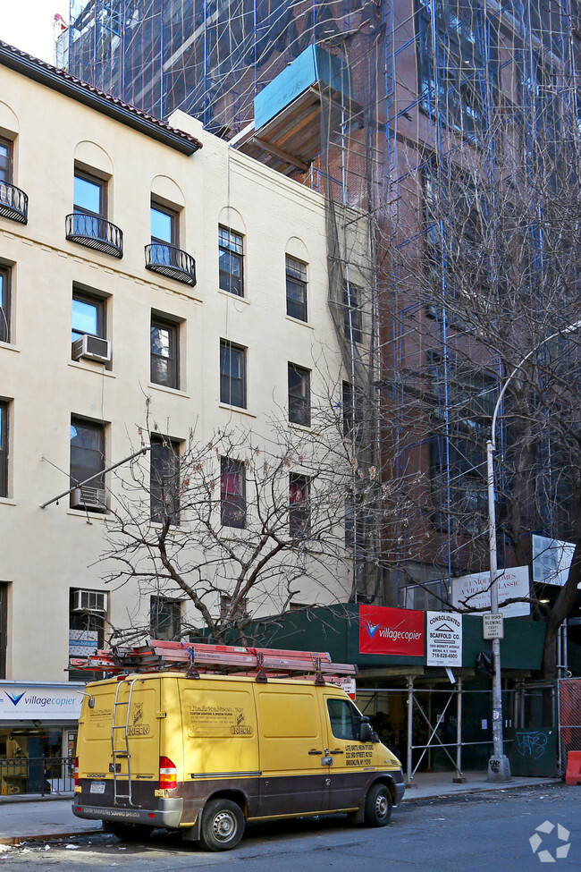 Building Photo - 18 E 13th St