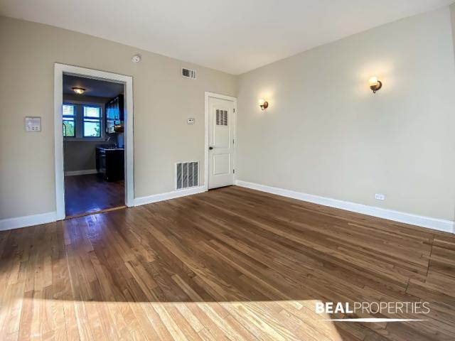 Building Photo - 0 bedroom in CHICAGO IL 60613