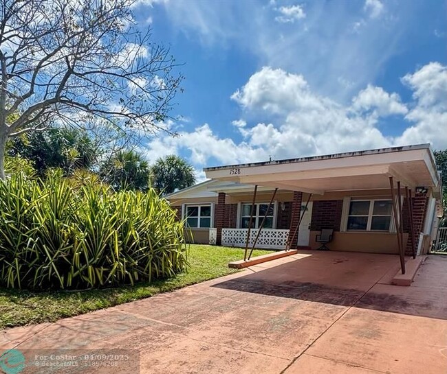 Foto del edificio - 1528 NE Sunview Terrace