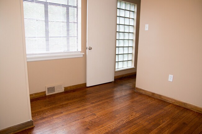 Foto del edificio - 1223 Greenbrier Rd