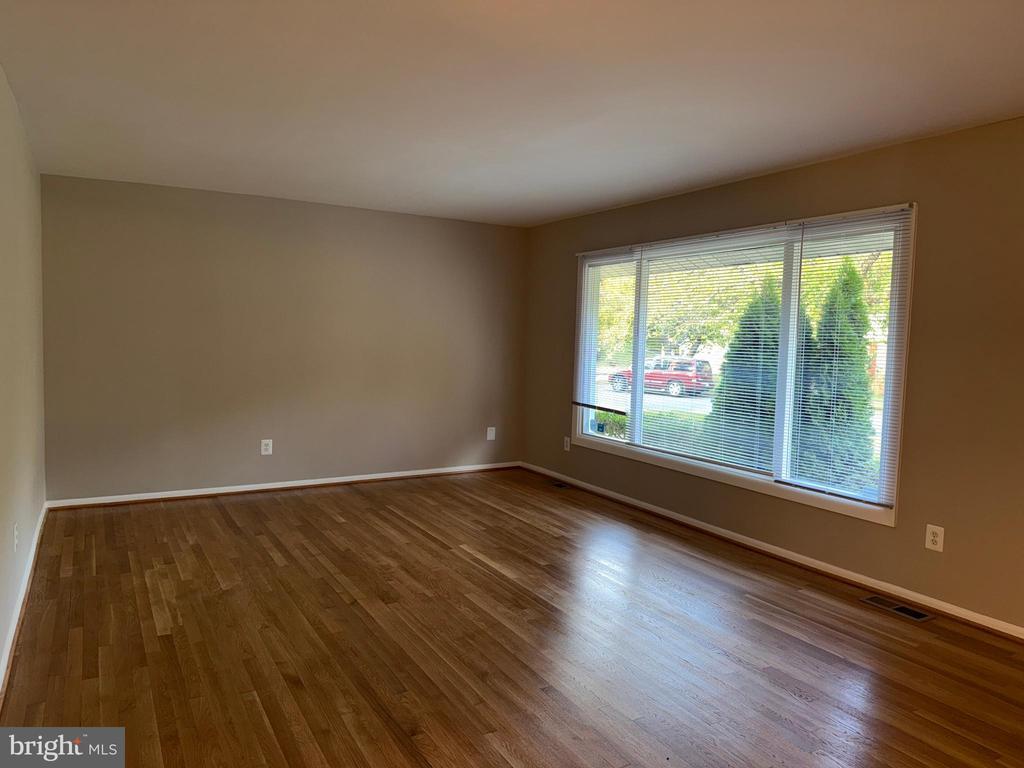 Foto principal - 11 Thurston Dr