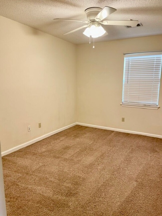 Foto del edificio - 1428 Southern Gardens Dr