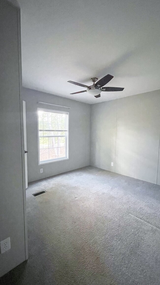 Building Photo - 545 Lee Road 275
