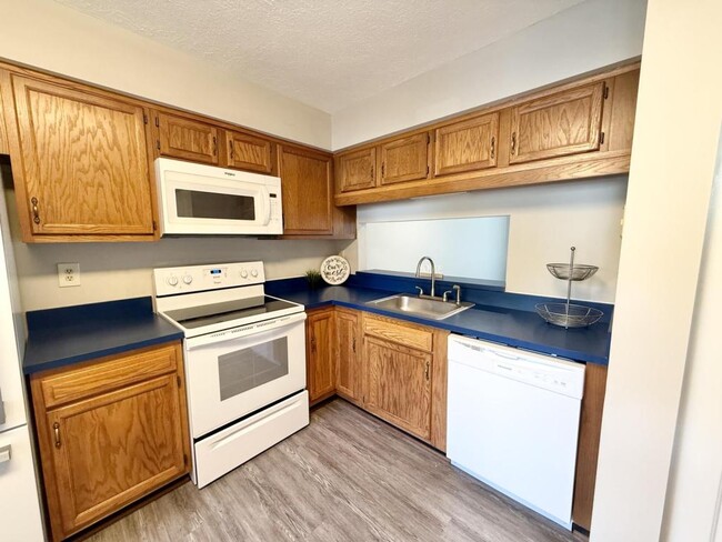 Foto del edificio - 2504 Thicket Greene Ct