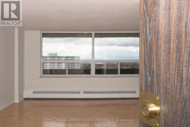 Photo du bâtiment - 6200 Bathurst St