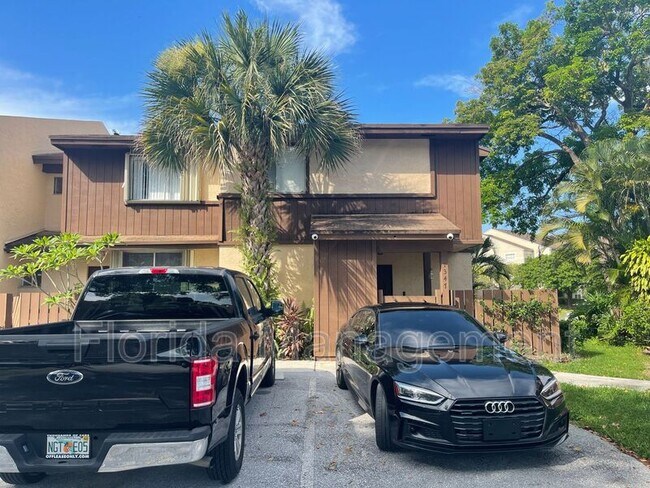 Building Photo - 1347 Hampton Blvd