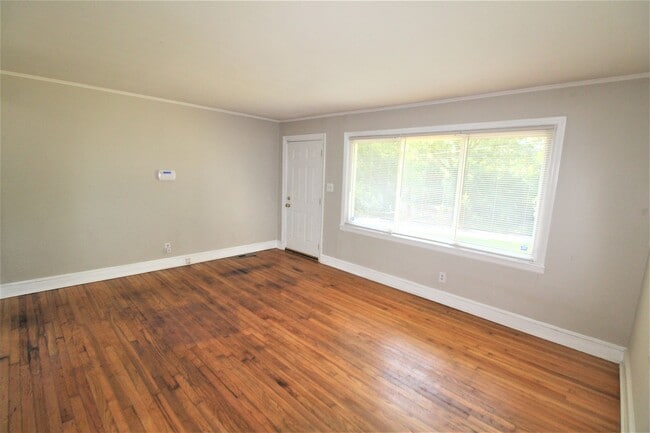 Building Photo - 2 Bedroom home, minutes from Uptown!