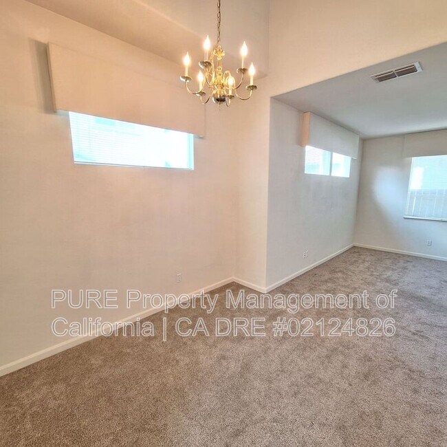 Foto del edificio - 1477 Woodside Cir