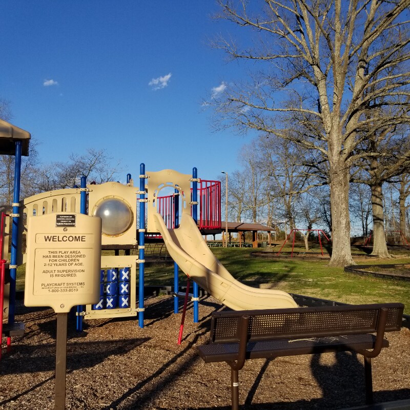 Foto principal - 831 Abernathy Dr