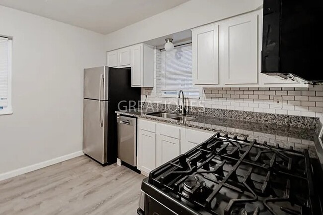 Building Photo - 4 St George Ct