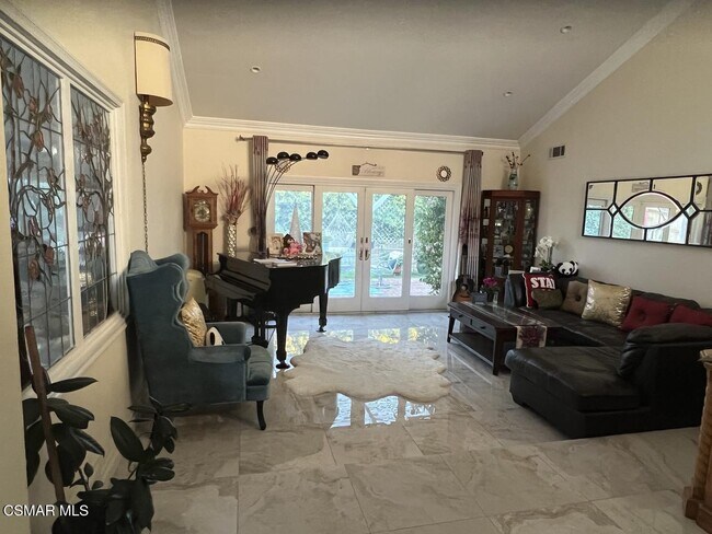 Foto del edificio - 729 Triunfo Canyon Rd