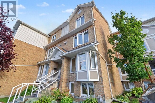 Photo du bâtiment - 1631 Locksley Ln