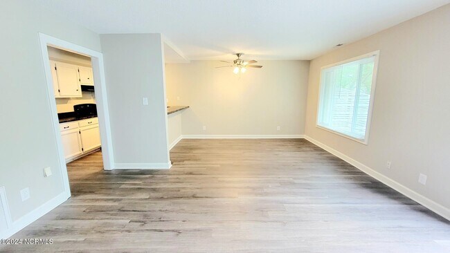 Foto del edificio - 143 Driftwood Ct