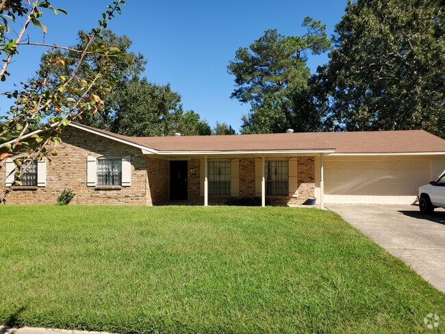 Front - 4650 N Lake Dr