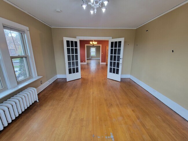 Building Photo - 2002 E 1st St