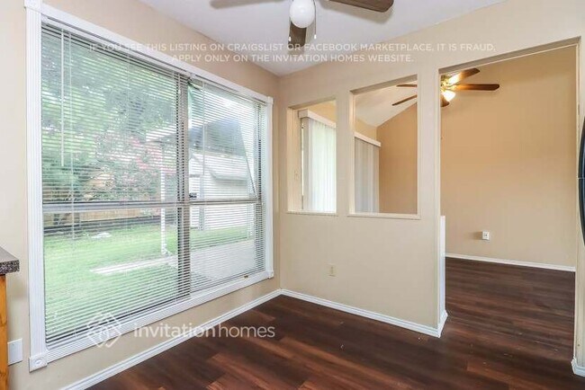 Building Photo - 3805 Waxwing Cir S