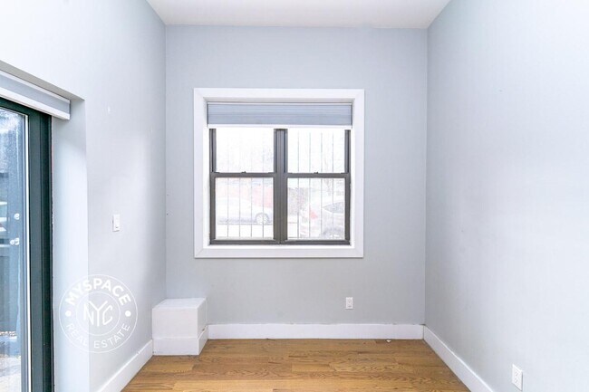 Building Photo - 644 Lorimer St
