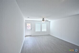 Building Photo - 1617 Pile Trl