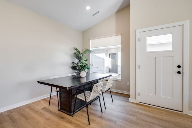 Building Photo - Pineway Maxwell Plan