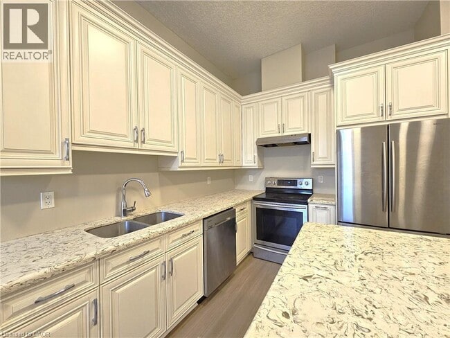 Photo du bâtiment - 757 King St E