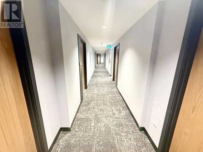 Photo du bâtiment - 2495 Eglinton Ave W