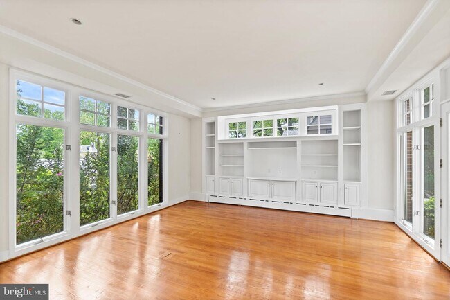 Building Photo - 4530 Dexter St NW