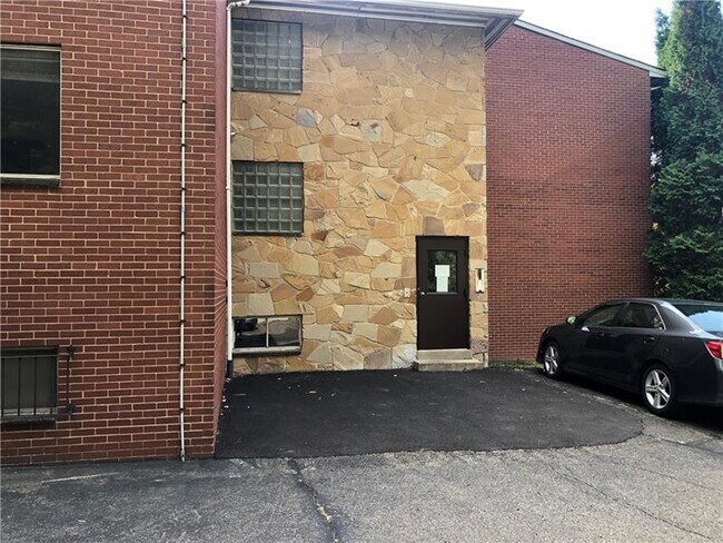Building Photo - 940 Center Ave