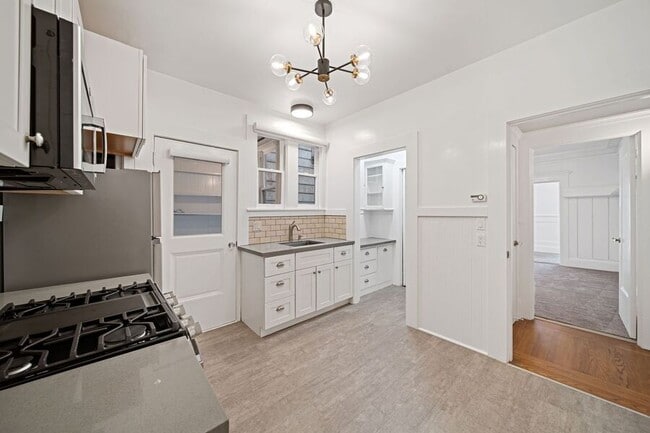 Building Photo - 1418 Leavenworth St