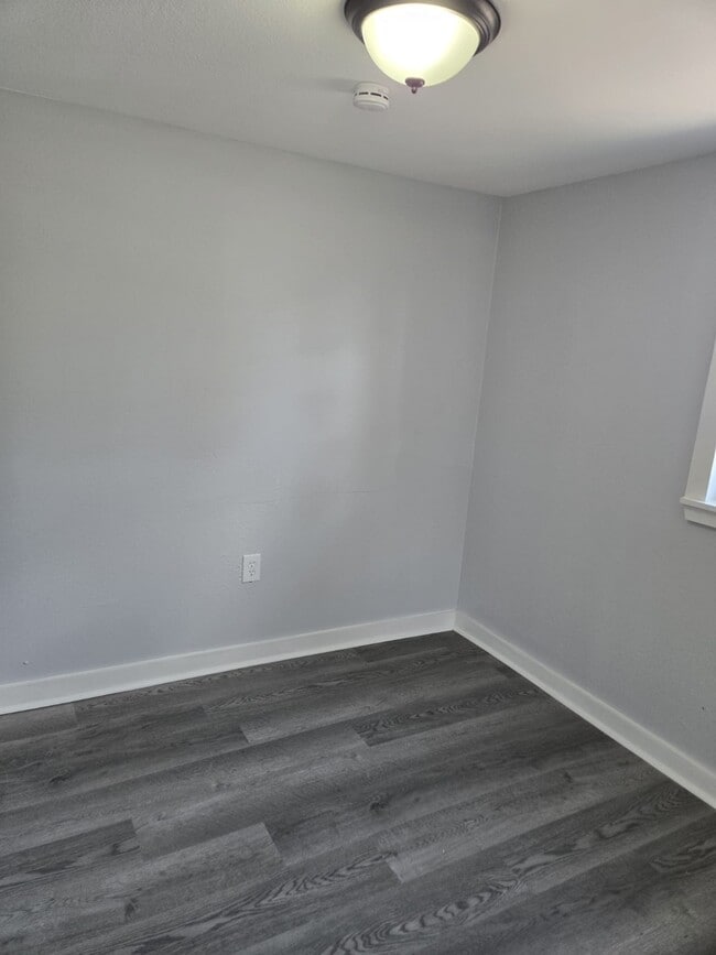 Building Photo - 5906 Hillsboro St