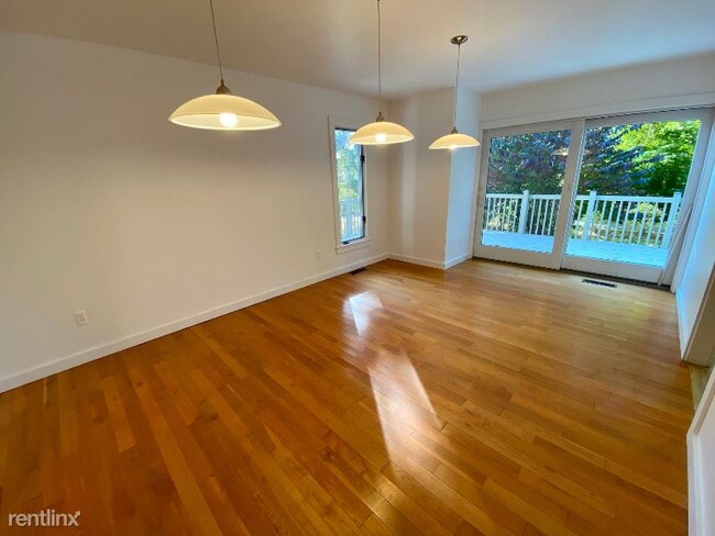 Building Photo - 4 br, 3 bath House - 720 Heather Way