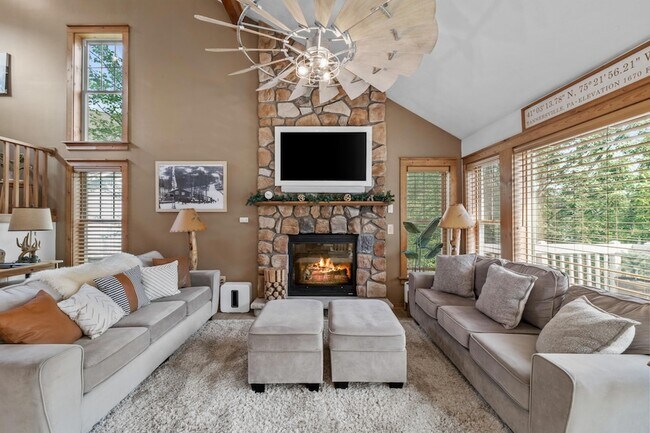 Foto del edificio - 358 Juniper Ct