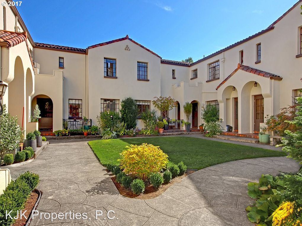 Foto principal - 2 br, 1.5 bath House - 2325 NE Flanders St...