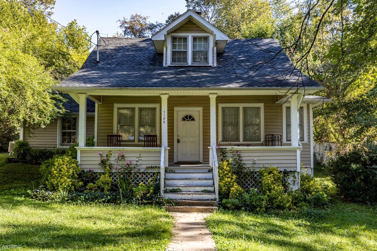 3 br, 2.5 bath House 1175 Valley Street House for Rent in