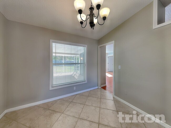 Foto del edificio - 1374 Godfrey Ave