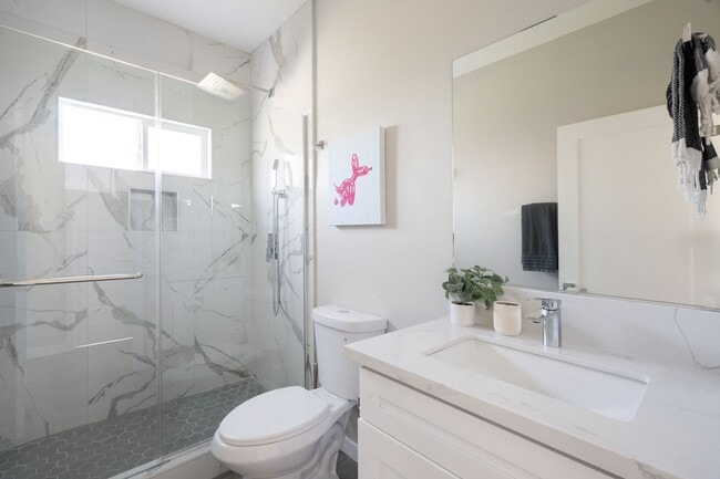 Building Photo - 6237 Hobart St