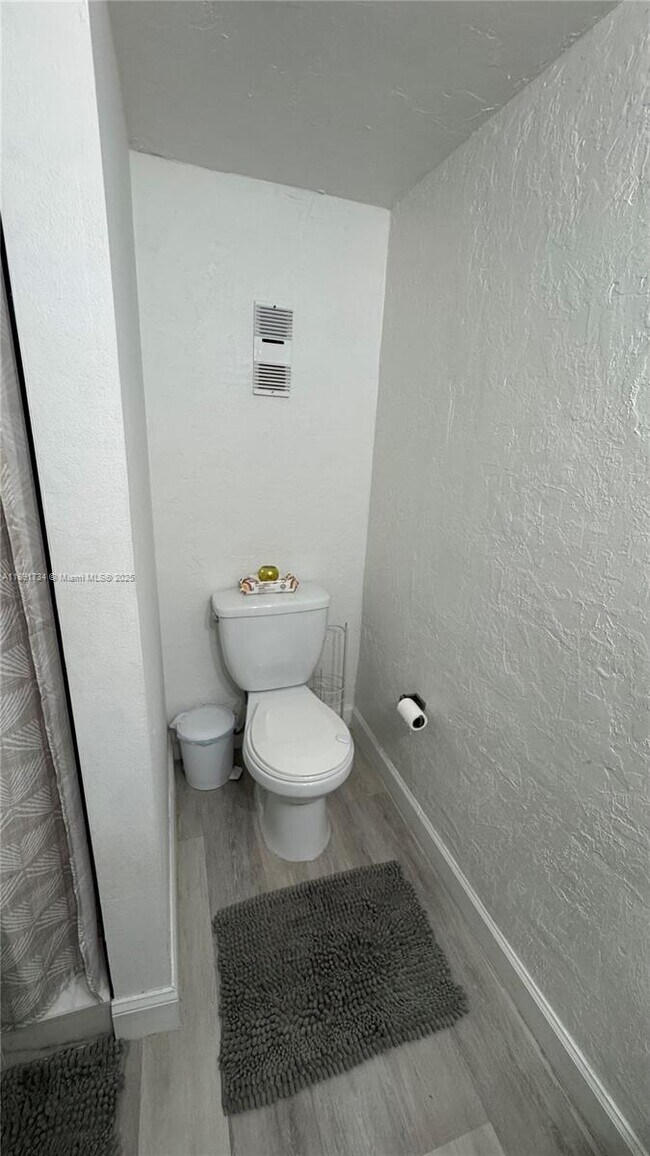 Foto del edificio - 10090 NW 80th Ct
