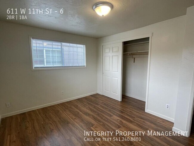 Foto del edificio - 611 W 11th St
