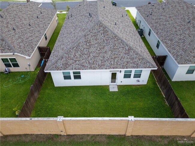 Building Photo - 1326 E Sonador Dr S