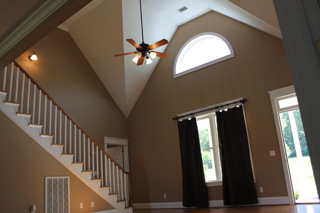 Foto del edificio - 5424 Cassandra Smith Rd