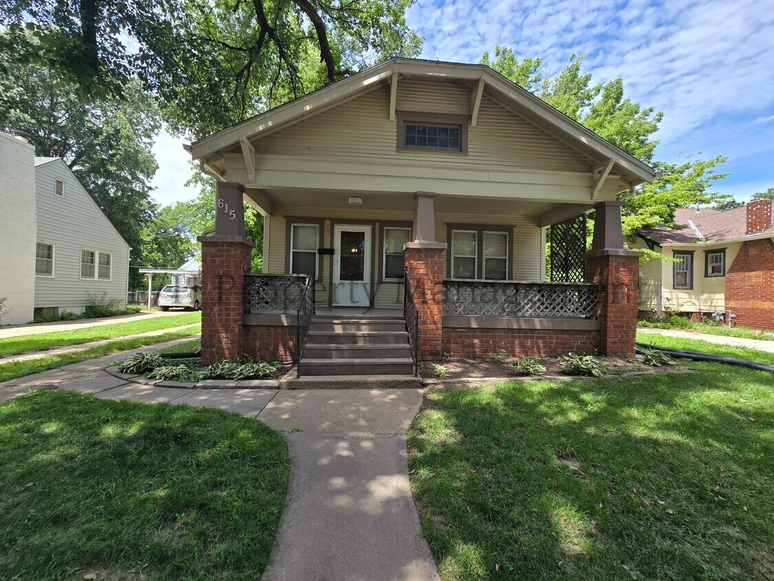 Primary Photo - 615 S Volutsia Ave