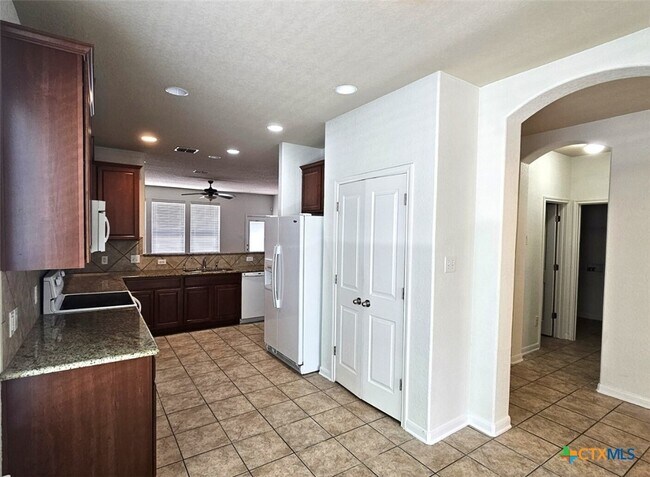 Foto del edificio - 213 Ranch House Rd