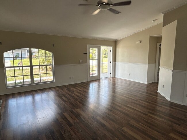 Foto del edificio - Unique 3/2 + Den home in great location