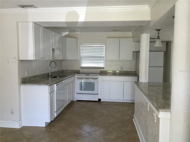 Foto del edificio - 801 La Plaza Ave S