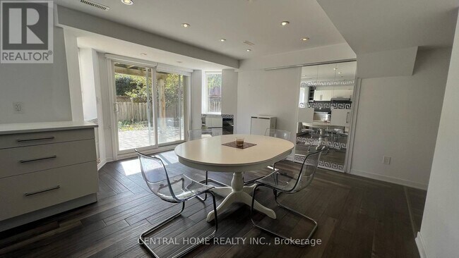 Photo du bâtiment - 147 Jefferson Forest Dr