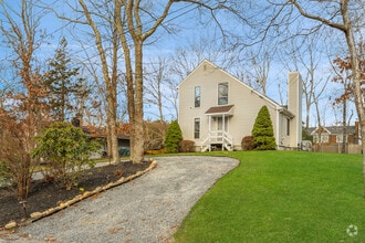 Building Photo - 82 Hillside Dr E